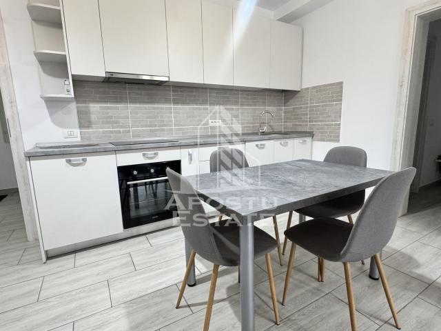 Apartament 3 camere, semidecomandat, zona Lipovei