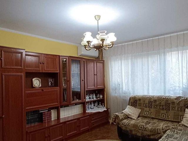Apartament 3 camere semidecomandate în Craiovița Nouă, etajul 2/4