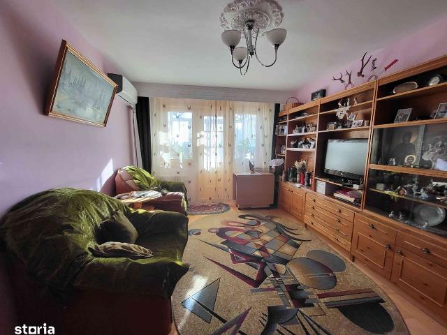 Apartament 3 camere semidecomandate Milcov