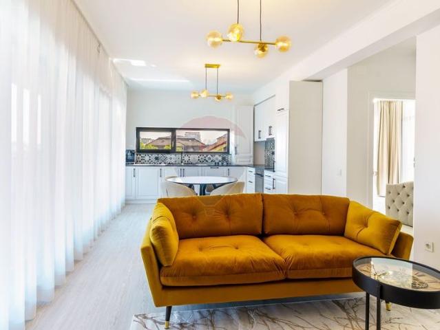 Apartament 3 camere si terasa 40 mp de inchiriat in Gheorgheni