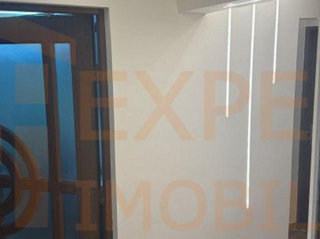 Apartament 3 camere situat in zona Km 5