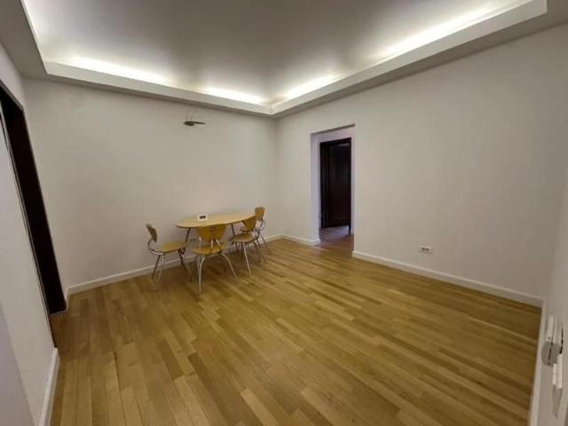 Apartament 3 camere, situat la parterul unui imobil din zona Primaverii