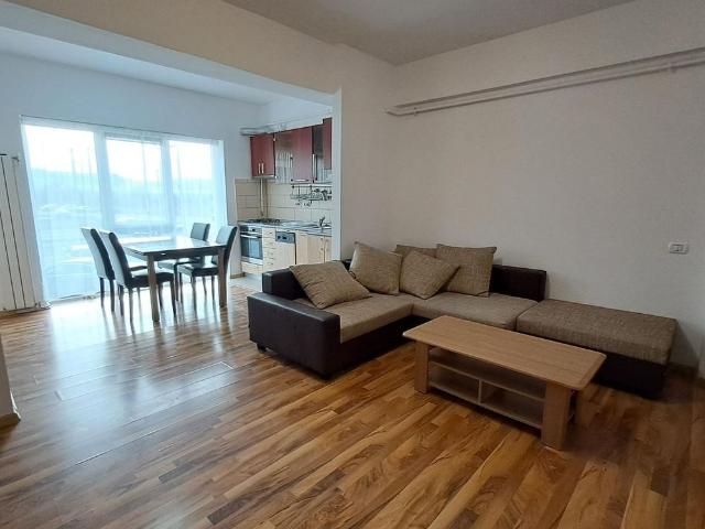 Apartament 3 camere spațios,etaj 1, mobilat complet,cartier Ștrand