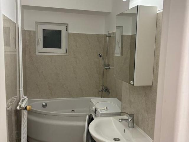 Apartament 3 camere Tineretului / langa metrou si parc / bloc 1992