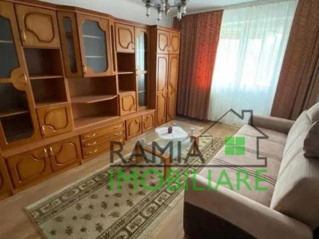 Apartament 3 camere, Tractorul