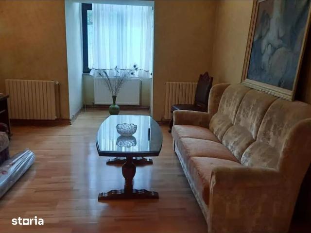 Apartament 3 camere ultracentral, curte privată Proprietar