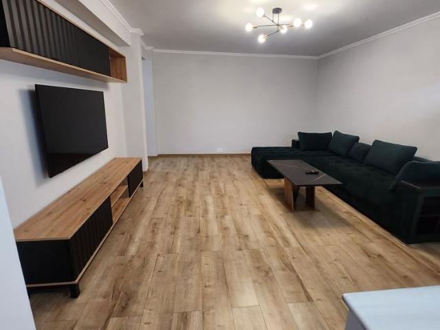 Apartament 3 camere ultracentral langa Liceul Teoretic Ioan Petrus
