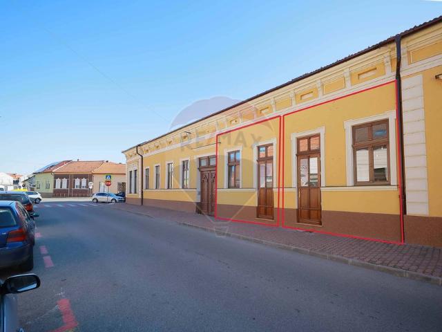 Apartament 3 camere vanzare in casă / vilă Bihor, Oradea, Ultracentral vezi locația pe hartă