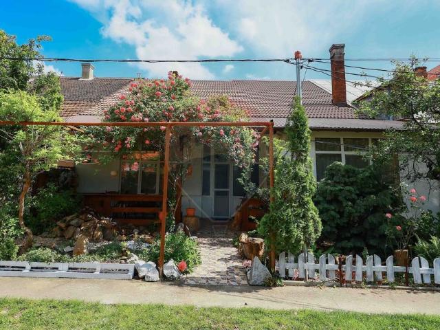 Apartament 3 camere vanzare in casă / vilă Bihor, Oradea, Ultracentral vezi locația pe hartă