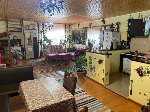 Apartament 3 camere vanzare in casă / vilă Brasov, Codlea, Central vezi locația pe hartă