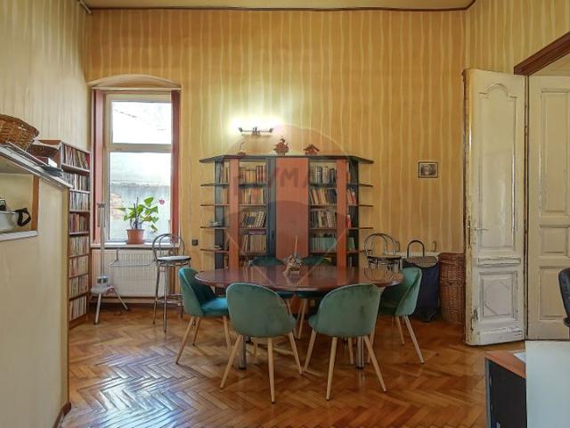 Apartament 3 camere vanzare in casă / vilă Brasov, Centrul Istoric vezi locația pe hartă