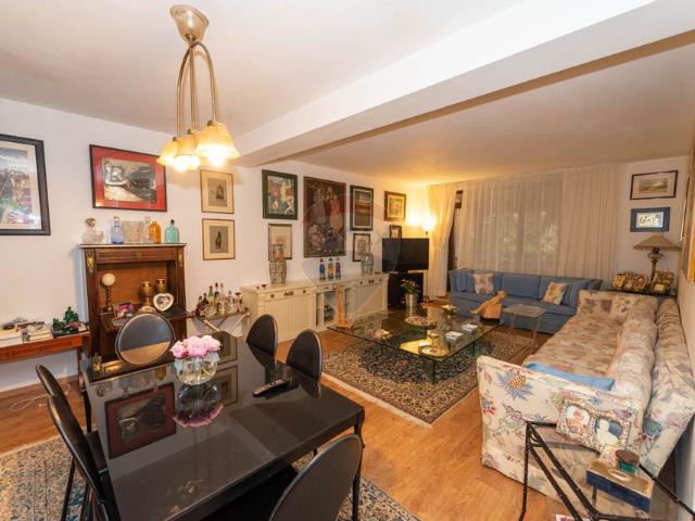 Apartament 3 camere vanzare in casă / vilă Bucuresti, Decebal vezi locația pe hartă