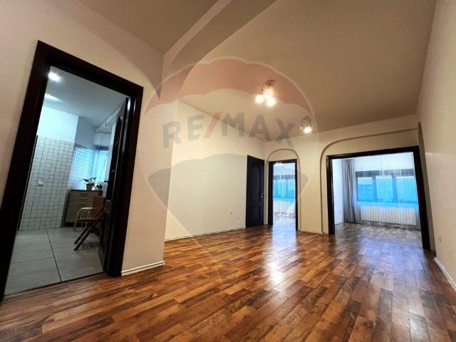 Apartament 3 camere vanzare in casă / vilă Bucuresti, Eminescu vezi locația pe hartă
