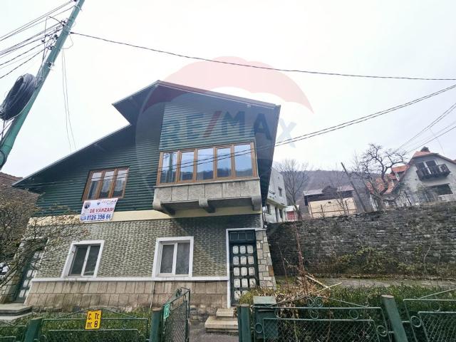 Apartament 3 camere vanzare in casă / vilă Prahova, Sinaia, Central vezi locația pe hartă