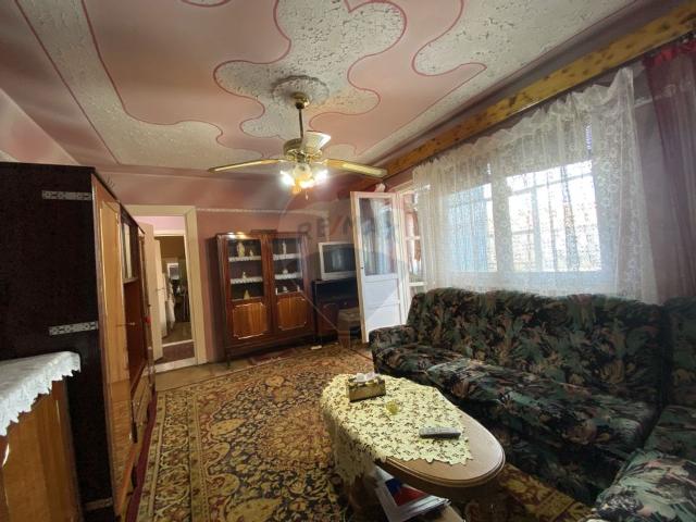 Apartament 3 camere vanzare in bloc de apartamente Timis, Lugoj, Central vezi locația pe hartă