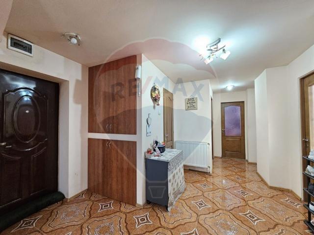 Apartament 3 camere vanzare in bloc de apartamente Timis, Lugoj vezi locația pe hartă