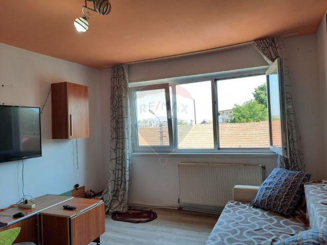 Apartament 3 camere vanzare in bloc de apartamente Timis, Lugoj vezi locația pe hartă