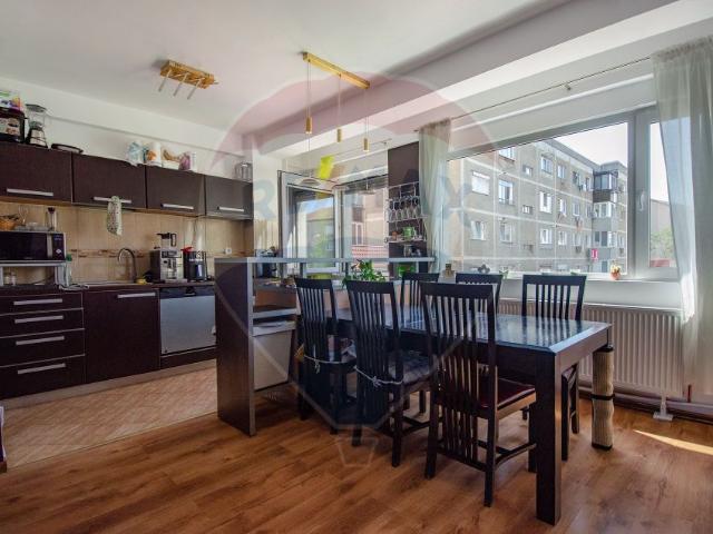 Apartament 3 camere vanzare in bloc de apartamente Timisoara, Torontalului vezi locația pe hartă