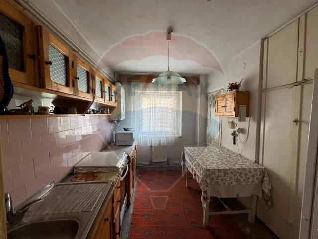 Apartament 3 camere vanzare in bloc de apartamente Alba, Sebes, Central vezi locația pe hartă