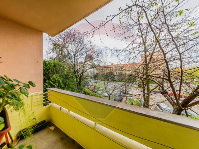 Apartament 3 camere vanzare in bloc de apartamente Arad, Podgoria vezi locația pe hartă