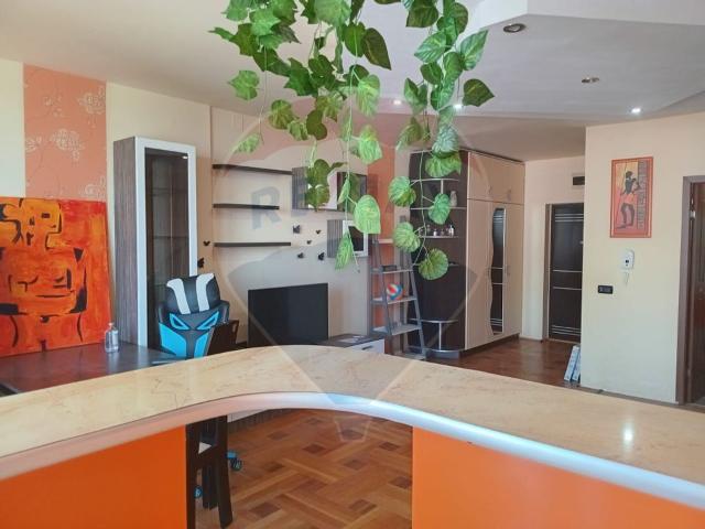 Apartament 3 camere vanzare in bloc de apartamente Arad, UTA vezi locația pe hartă