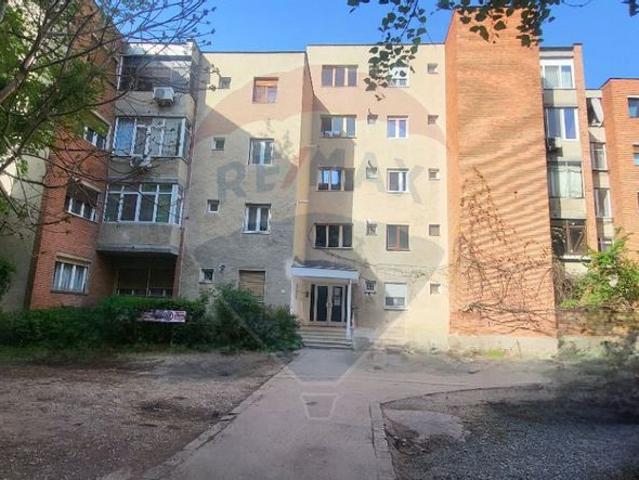Apartament 3 camere vanzare in bloc de apartamente Arad, Ultracentral vezi locația pe hartă