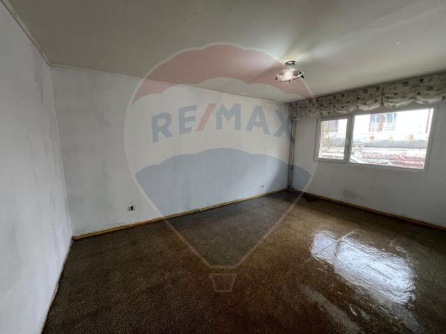Apartament 3 camere vanzare in bloc de apartamente Bacau, Orizont vezi locația pe hartă