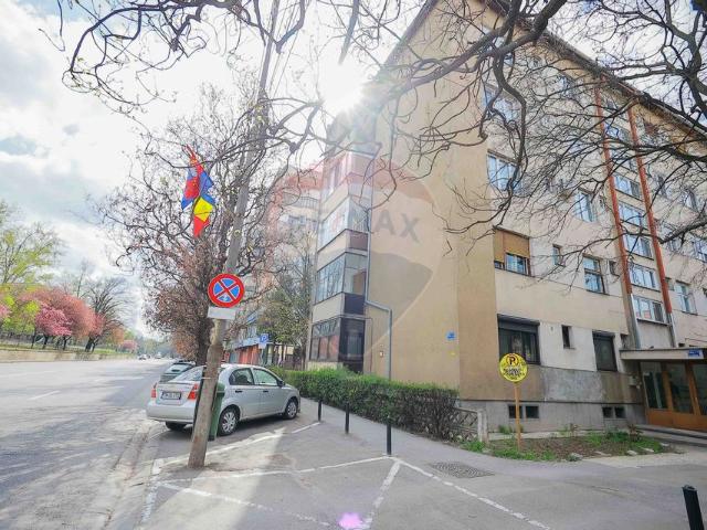 Apartament 3 camere vanzare in bloc de apartamente Bihor, Oradea, Dacia vezi locația pe hartă