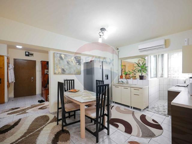Apartament 3 camere vanzare in bloc de apartamente Bihor, Oradea, Dacia vezi locația pe hartă