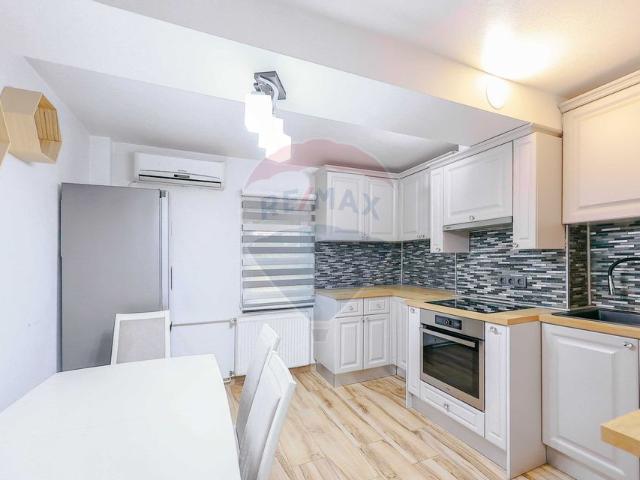 Apartament 3 camere vanzare in bloc de apartamente Bihor, Oradea, Decebal vezi locația pe hartă