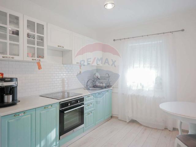 Apartament 3 camere vanzare in bloc de apartamente Bihor, Oradea, Decebal vezi locația pe hartă