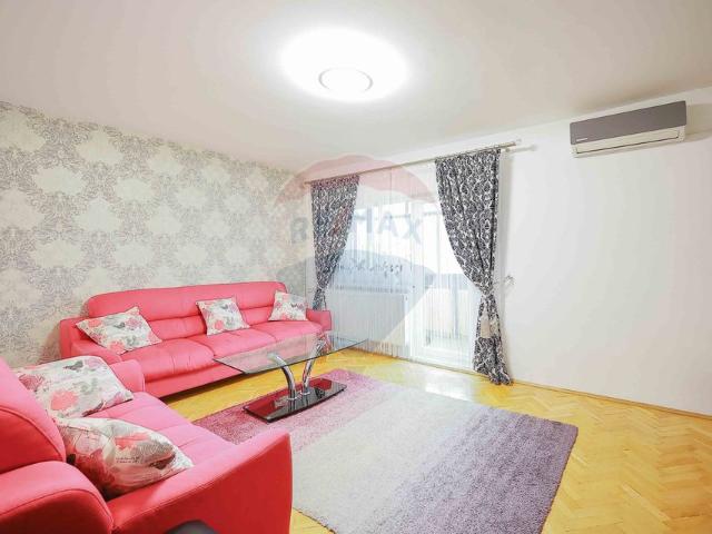 Apartament 3 camere vanzare in bloc de apartamente Bihor, Oradea, Decebal vezi locația pe hartă