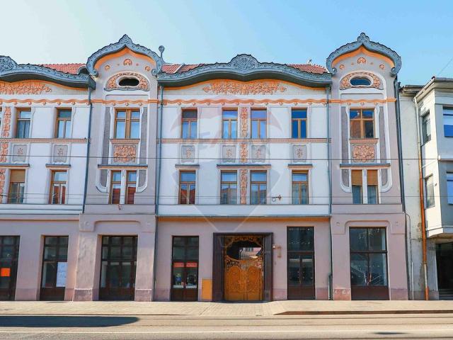 Apartament 3 camere vanzare in bloc de apartamente Bihor, Oradea, Ultracentral vezi locația pe hartă