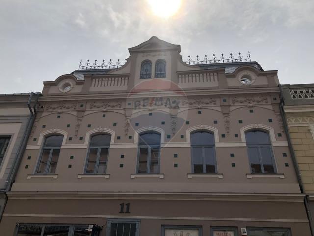 Apartament 3 camere vanzare in bloc de apartamente Bihor, Oradea, Ultracentral vezi locația pe hartă