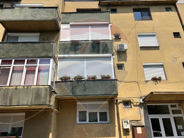 Apartament 3 camere vanzare in bloc de apartamente Bihor, Salonta, Ultracentral vezi locația pe hartă