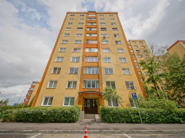 Apartament 3 camere vanzare in bloc de apartamente Brasov, Grivitei vezi locația pe hartă