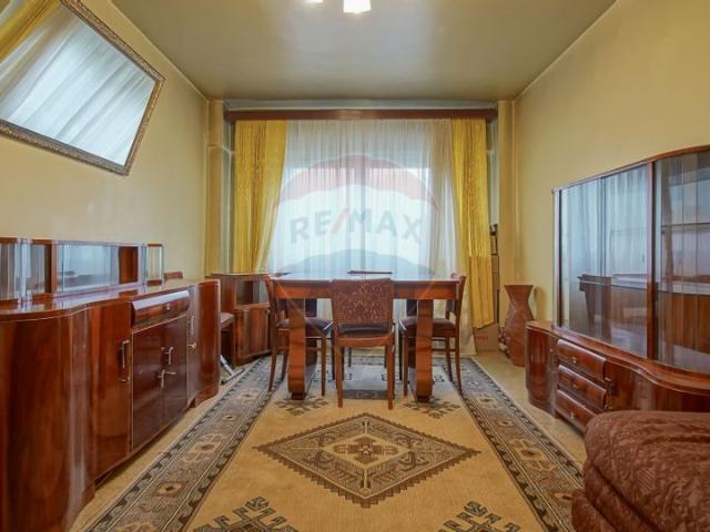 Apartament 3 camere vanzare in bloc de apartamente Brasov, Grivitei vezi locația pe hartă