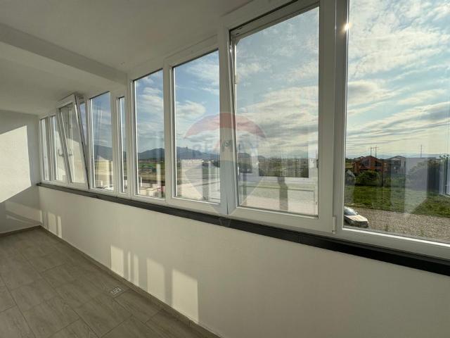 Apartament 3 camere vanzare in bloc de apartamente Brasov, Sanpetru vezi locația pe hartă