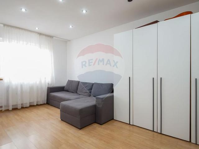Apartament 3 camere vanzare in bloc de apartamente Brasov, Rasnov, Central vezi locația pe hartă