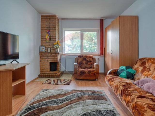 Apartament 3 camere vanzare in bloc de apartamente Brasov, Zarnesti, Central vezi locația pe hartă