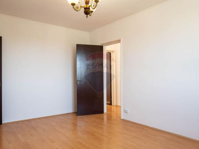 Apartament 3 camere vanzare in bloc de apartamente Bucuresti, Antiaeriana vezi locația pe hartă
