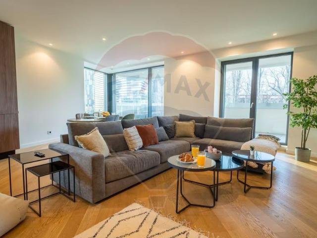 Apartament 3 camere vanzare in bloc de apartamente Bucuresti, Aviatiei vezi locația pe hartă