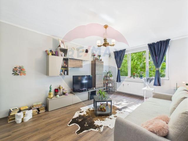 Apartament 3 camere vanzare in bloc de apartamente Bucuresti, Berceni vezi locația pe hartă