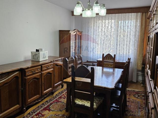 Apartament 3 camere vanzare in bloc de apartamente Bucuresti, Ghencea vezi locația pe hartă