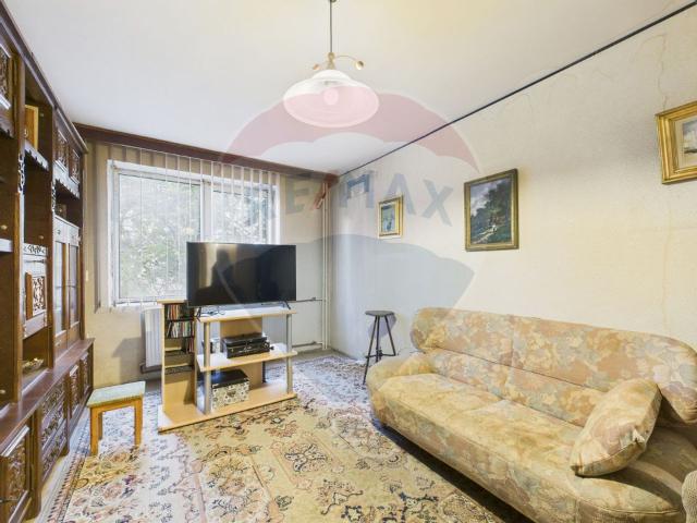 Apartament 3 camere vanzare in bloc de apartamente Bucuresti, Ghencea vezi locația pe hartă