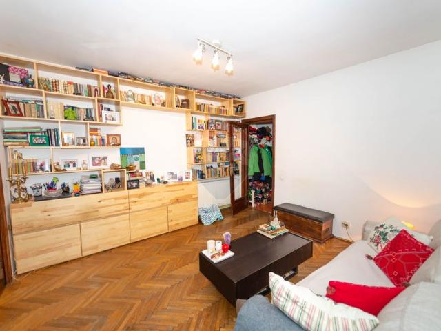 Apartament 3 camere vanzare in bloc de apartamente Bucuresti, Dacia vezi locația pe hartă