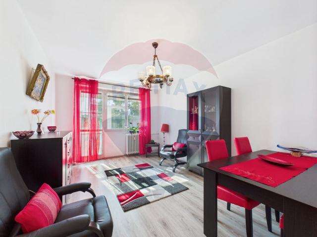 Apartament 3 camere vanzare in bloc de apartamente Bucuresti, Decebal vezi locația pe hartă