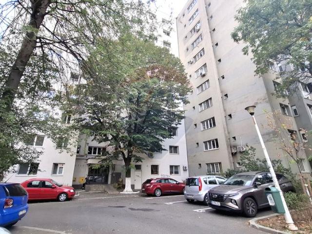 Apartament 3 camere vanzare in bloc de apartamente Bucuresti, Drumul Taberei vezi locația pe hartă
