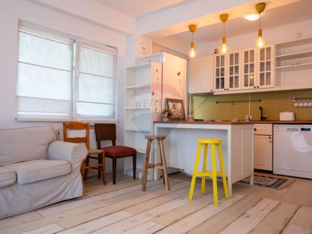 Apartament 3 camere vanzare in bloc de apartamente Bucuresti Ilfov, Dobroesti vezi locația pe hartă