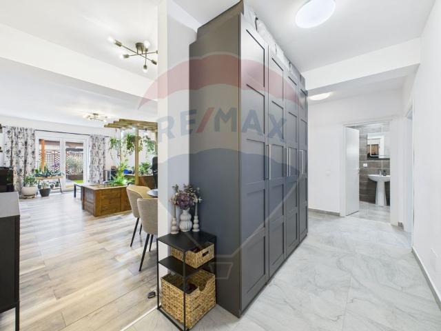 Apartament 3 camere vanzare in bloc de apartamente Bucuresti Ilfov, Stefanestii de Jos vezi locația pe hartă